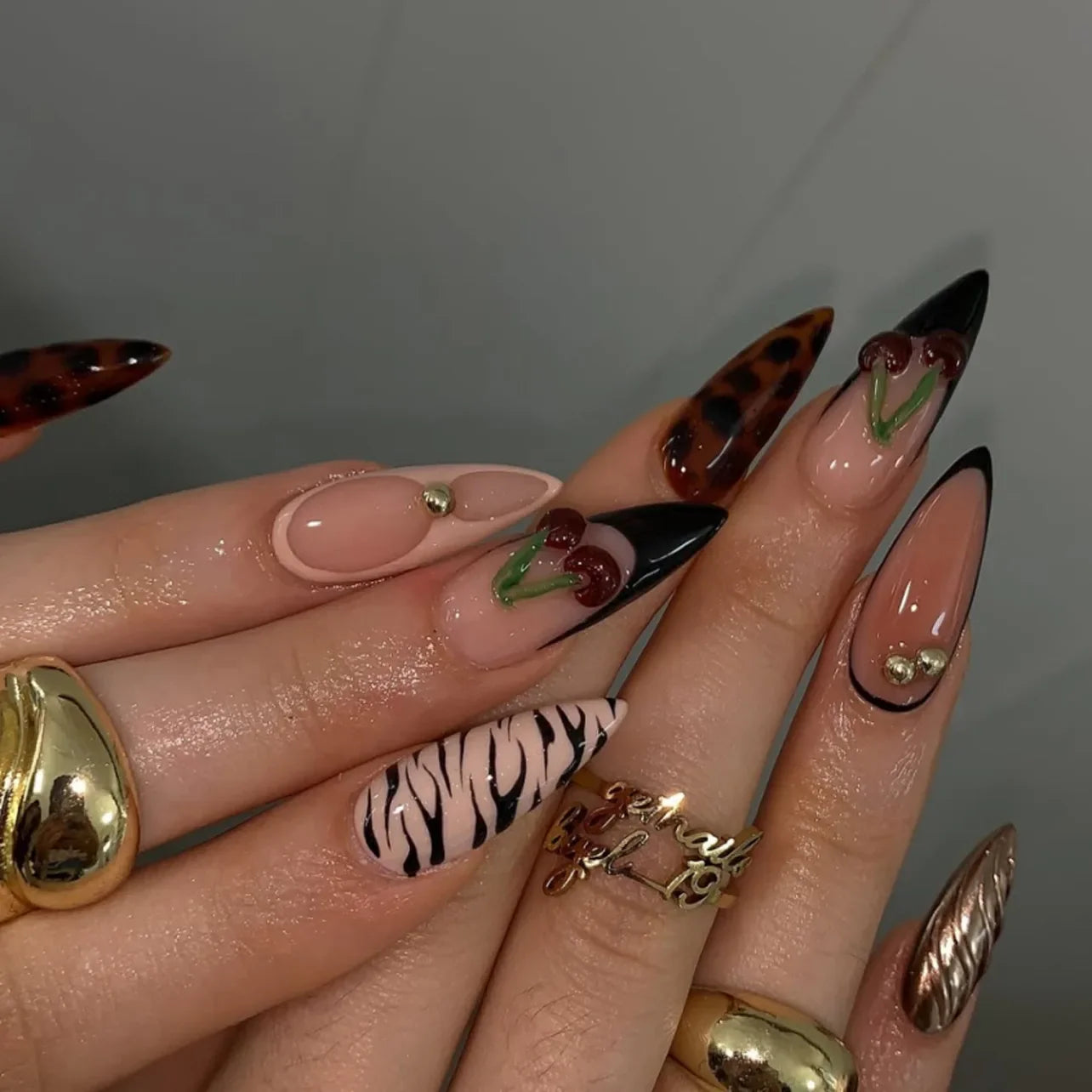 24pcs Golden Smudge Press on Nails Set