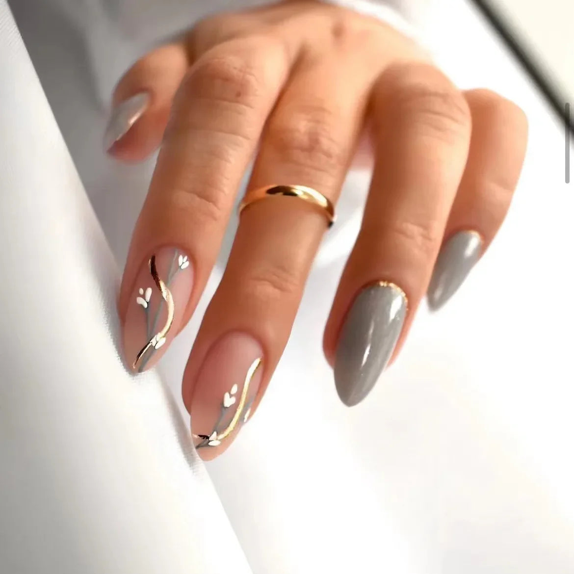 Chic Almond Press-On Nails