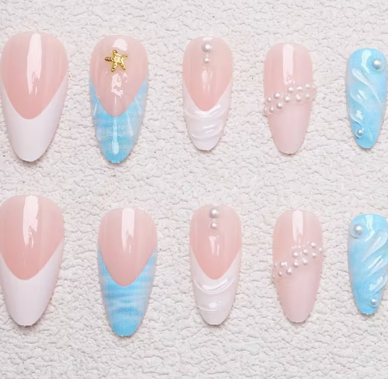 Set unghie press on ocean mermaid singole su sfondo chiaro