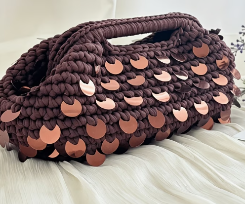 Borsa fatta a mano con paillettes